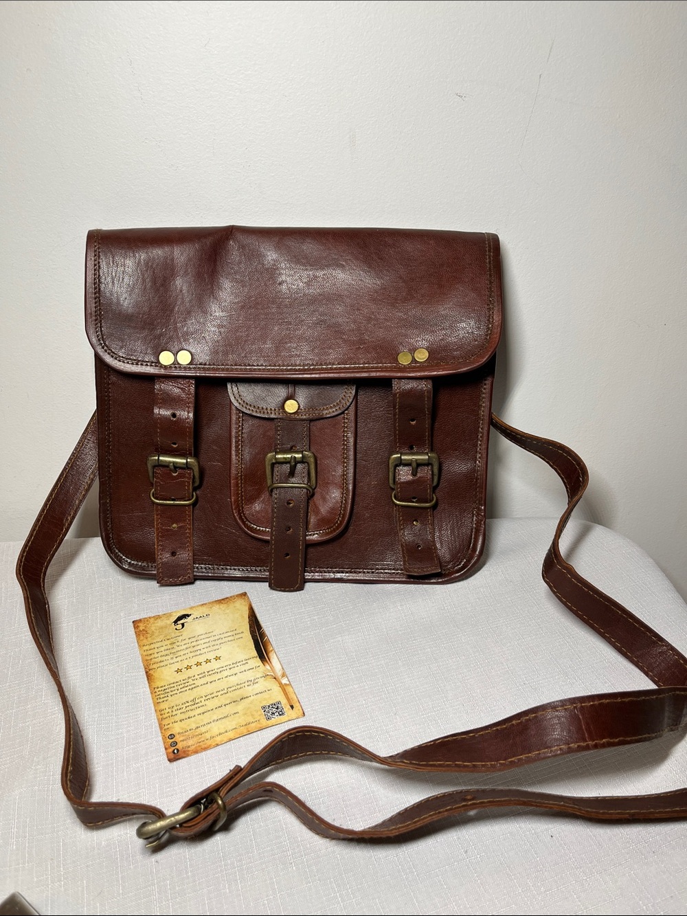 JAALD Top Grain leather Messenger Bag. Crossbody. Adjustable. Lime interior.